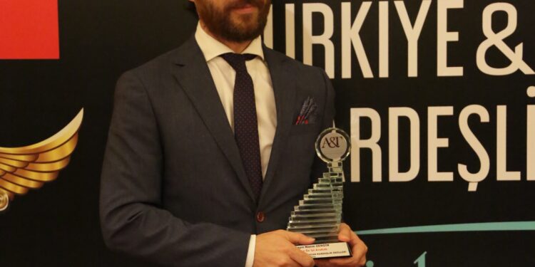 AV.NAZIM ZENGİN TECRÜBE VE BAŞARISIYLA GÖZ DOLDURUYOR