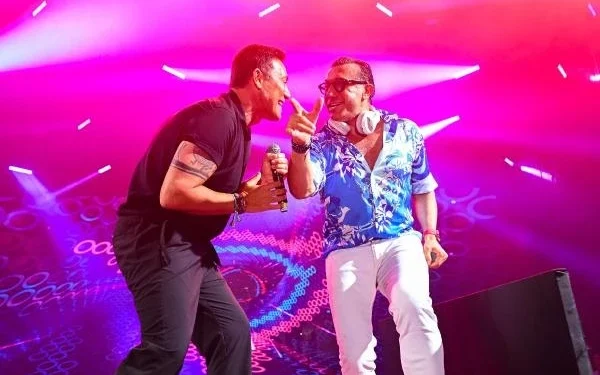 Türkiye'nin en büyük sahnesi kuruldu! Ağrı Dağı Müzik Festivali'nde Mustafa Sandal, Zara ve Kadr sahne aldı