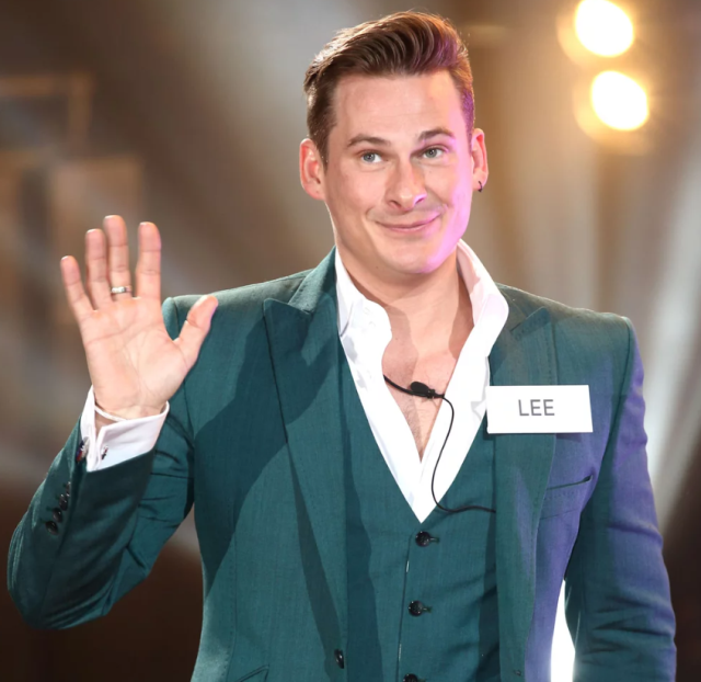 Blue grubunun solisti Lee Ryan THY uçağında olay çıkardı