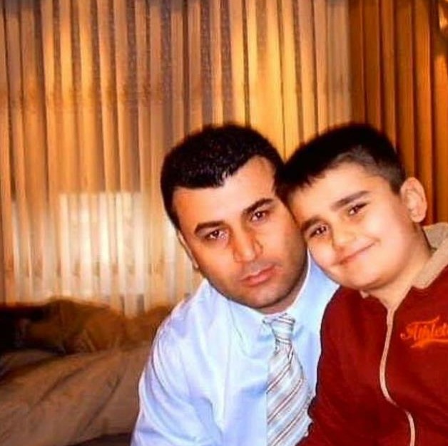 czn-burak-in-beni-dolandirdi-dedigi-babasi-16139051_1368_m CZN Burak'ın 'Beni dolandırdı' dediği babası konuştu: Annesinin genlerini almış