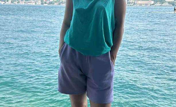 Değişimiyle dikkat çeken Merve Boluğur, sütyensiz pozlarıyla olay oldu