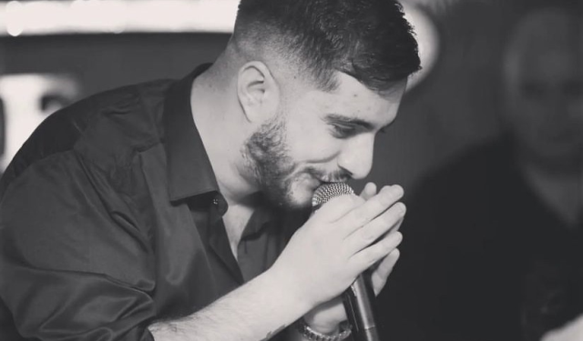 Genç şarkıcıya sahne çıkışı silahlı saldırı