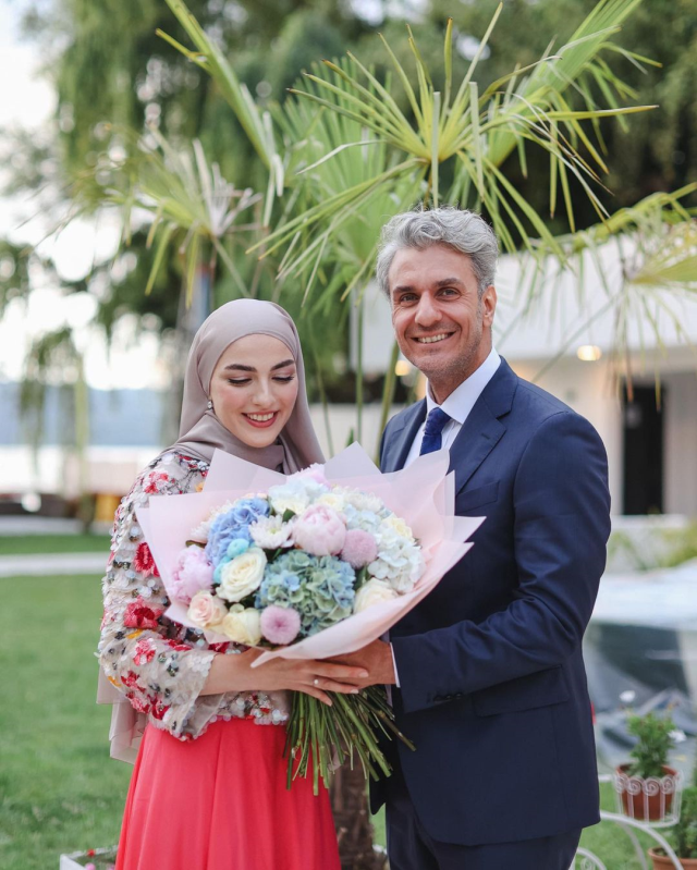 Güldür Güldür oyuncusu Uğur Bilgin'in nişan töreninden yeni kareler geldi, gelinin güzelliği büyüledi