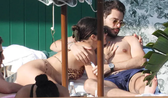 Hande Erçel ve Hakan Sabancı'nın İtalya kaçamağı! Genç aşıklar, şezlongda sarmaş dolaş görüntülendi