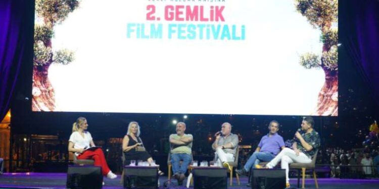 Usta sinemacılar Gemlik'te buluştu: Kadınların insan hakları mücadelesi!