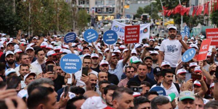 AKP'li belediyelerde emekçiler eylemde: Geçinemiyoruz