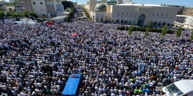 Menzil cemaati liderinin cenazesi sonrası, akademisyenler Türkiye'deki tarikatları değerlendirdi: Laikliğe savaş açıldı