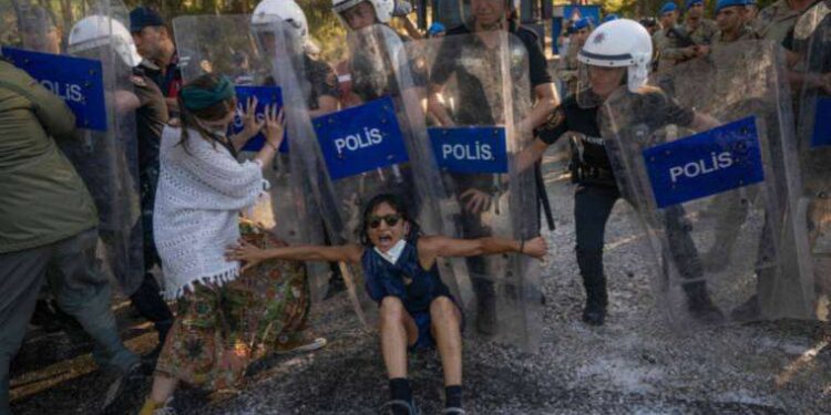 Akbelen’de sert müdahale: Doğayı sevmek suç!