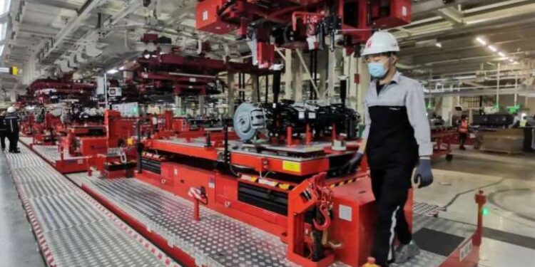 Elektrikli araç (EV) devi o fabrikada her 40 saniyede bir araç üretiyor