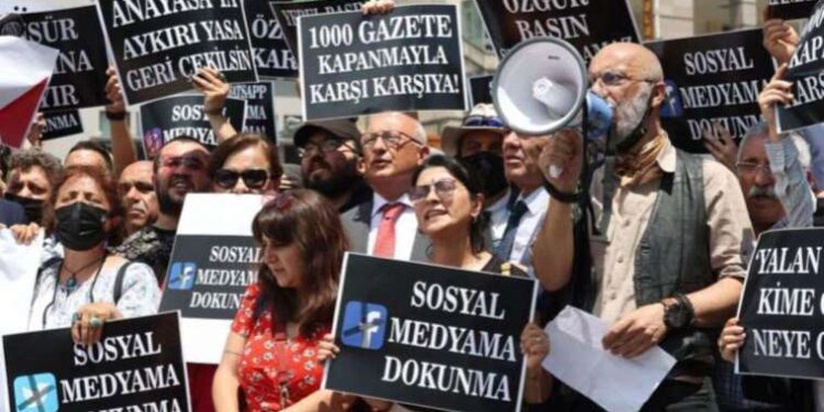 Basın Özgürlüğü için Mücadele Günü'nde gazetecilerin karşılaştığı baskılar anlatıldı: Gözaltı ve sansür