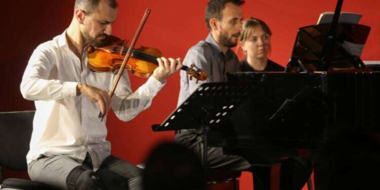 Burhaniye Kitap fuarı açıldı