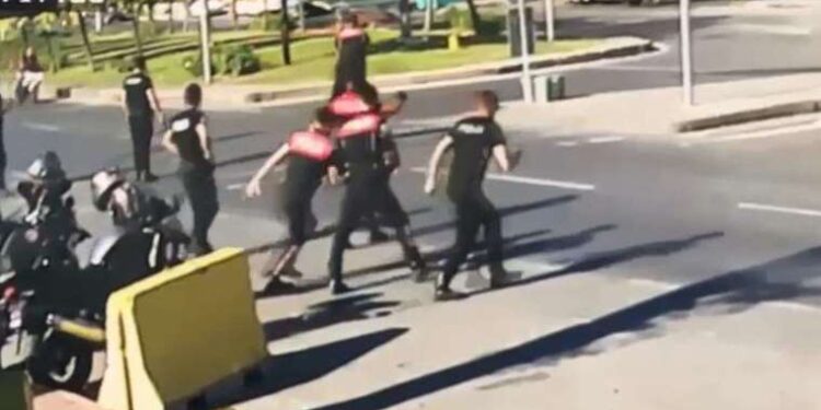 'Dur' ihtarına uymayan sürücü, motosikleti polislerin üzerine sürdü: 1 şehit