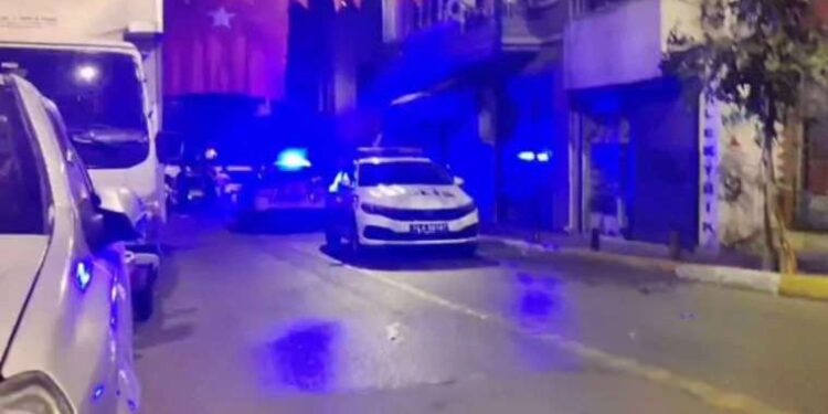 Beyoğlu'nda iki grup arasında silahlı kavga: 3 yaralı