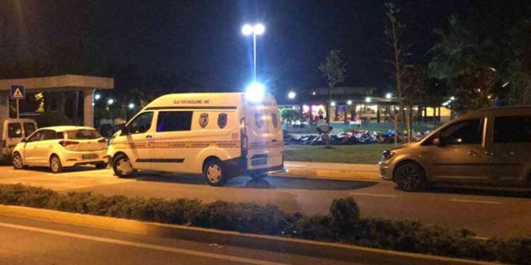 4 yaşındaki çocuk,  7 metrelik şişme oyun parkından düşerek yaralandı