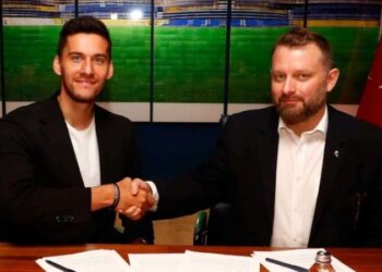 Fenerbahçe Umut Nayir'i renklerine bağladı