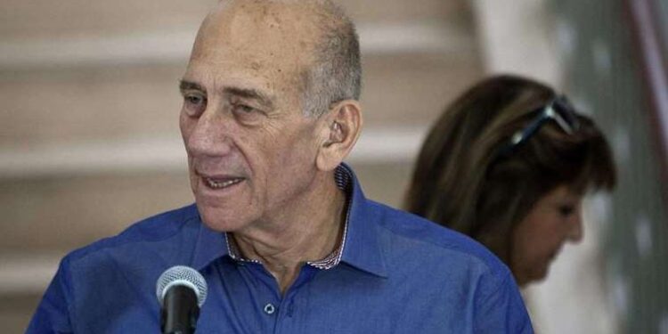 Eski İsrail Başbakanı Olmert: Ülke, iç savaşın eşiğinde