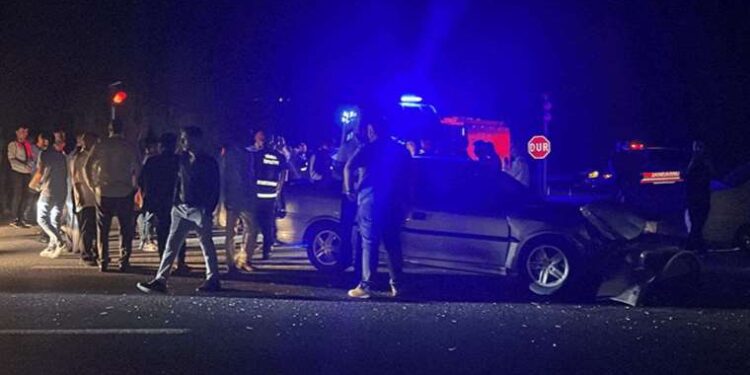 Sivas'ta iki otomobil kavşakta çarpıştı: 9 yaralı