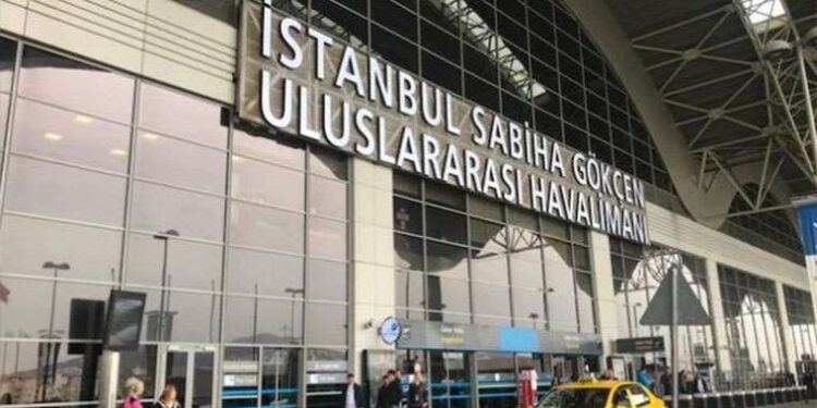 Sabiha Gökçen Havalimanı'nda simit ve çay fiyatı dudak uçuklattı