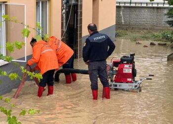 Çorum'u sağanak vurdu: Su baskınları meydana geldi