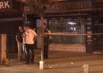Yürüyen merdivenin altında bebek cesedi bulundu