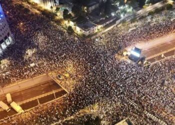 İsrail'de yüz binlerce kişi hükümetin yargı düzenlemesine karşı yine sokaklara indi