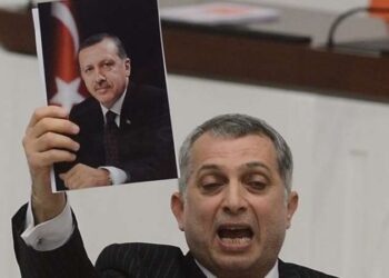 Arnavutköy’de demir sopa ve yumruklu ‘yol verme’ kavgası