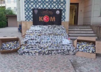 Minibüse bağlı römorkta bulundu... 26 bin paket kaçak sigara ele geçirildi!