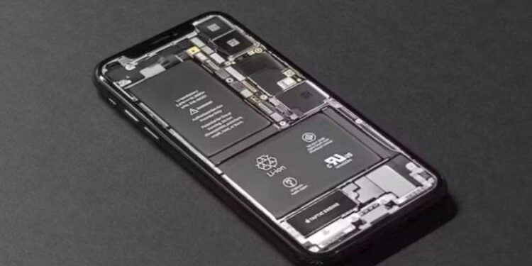 Telefonlarda çıkartılabilir pil dönemi geri mi dönüyor?