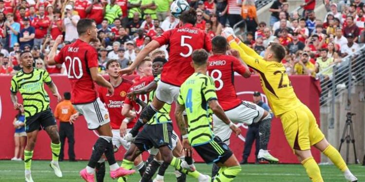 Manchester United, Arsenal karşısında ilk yarıda fişi çekti