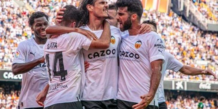 Uruguaylı futbolcu Edinson Cavani 'çocukluk hayali'ne kavuşuyor!