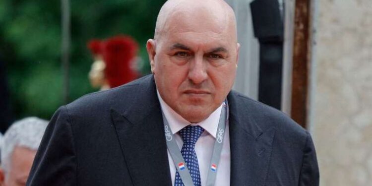 Gaziosmanpaşa’da hareketli anlar: TEM Otoyolu’nda faciaya davetiye çıkardı