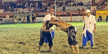 Kırkpınar'da, 2 buçuk saatlik güreşi Bekir Eryücel kazandı