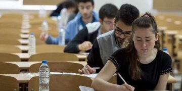 Apple’dan tartışma yaratacak reklam: ‘Rahat ol, bu iPhone 14 Pro’