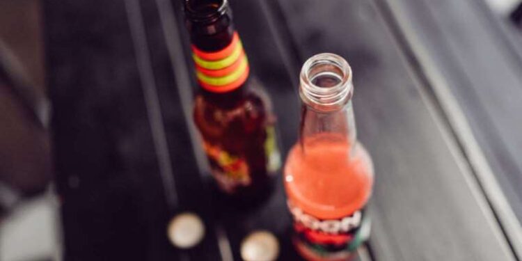 Balat’ta 3 katlı metruk binanın balkonu çöktü