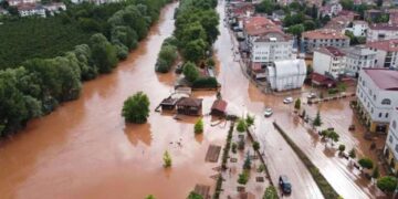 Aşırı sıcak uyarısı: Saat 11 ile 15 arası dışarıya çıkmayın!