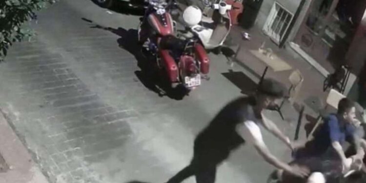 Pazara giden yurttaş fiyatlara tepkili ”Borç olmadan pazara gidemiyoruz”