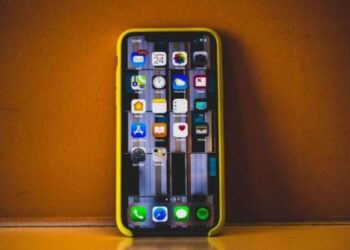iPhone ekranının üstündeki küçük noktalar ne anlama geliyor?