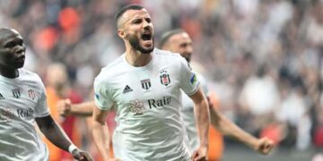 Ayrılık talebini yönetime iletti: Beşiktaş'a veda ediyor!