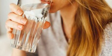 Diyetisyen uyardı: 'Günlük en az 2,5 litre su tüketin'