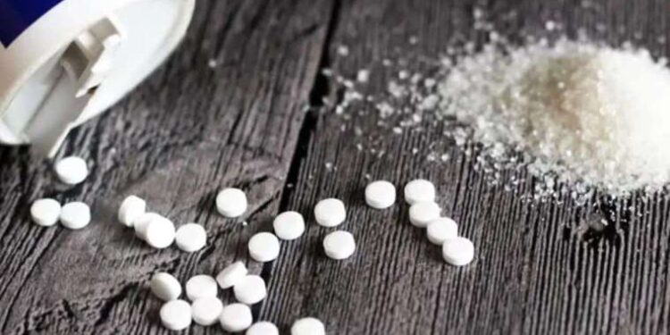 Sütyenine 5 yılan gizleyen kadın, gümrükte yakalandı