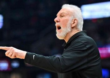 Spurs, başantrenörü Popovich ile 5 yıllık sözleşme yeniledi