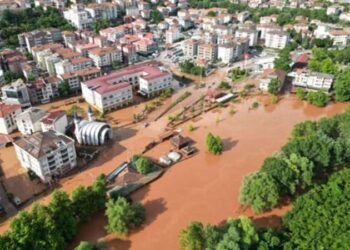 Yine aynı manzaralar! Karadeniz'i sel vurdu