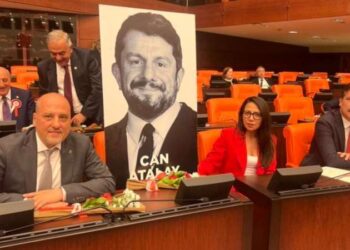 Paramparça filminin konusu ne? Paramparça oyuncuları kim?