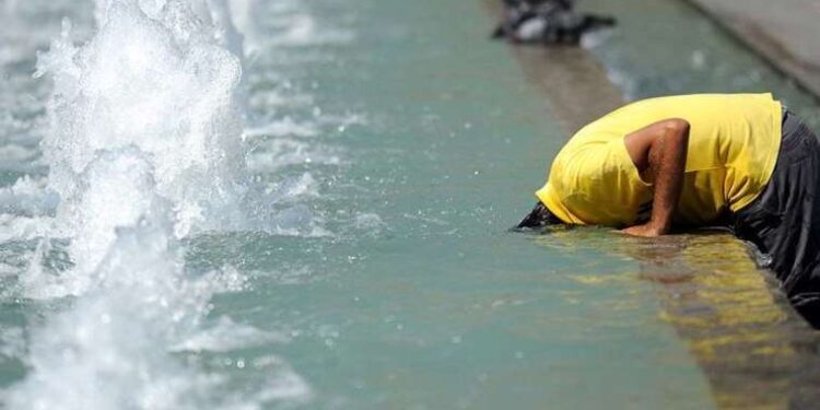 Yolcu otobüsü beton mikserine çarptı: Yaralılar var!