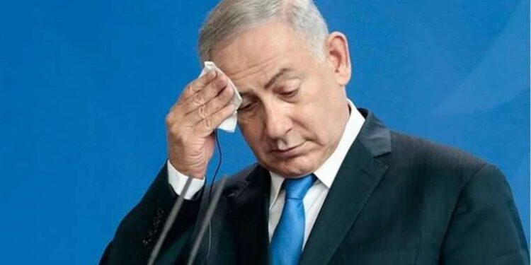 Yangında ev kullanılamaz hale geldi, yüksek miktarda dolar ve Türk Lirası yandı