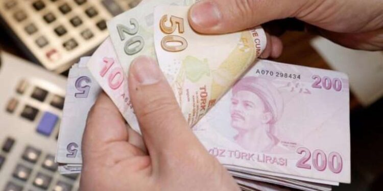 Antalya’da eşzamanlı 2 orman yangını