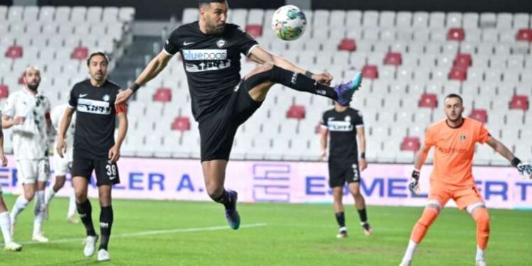 Altay Başkanı Ayhan Dündar, futbolculara rest çekti