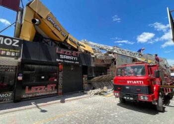 Konya’da TIR kırmızı ışıkta bekleyen araçlara çarptı: 12 yaralı