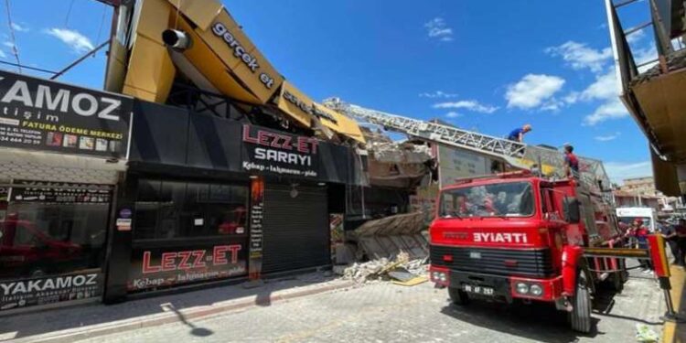 Konya’da TIR kırmızı ışıkta bekleyen araçlara çarptı: 12 yaralı