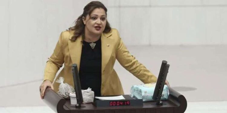 CHP’li Köksal olağanüstü meclis toplantısının ardından ateş püskürdü: ‘Ülke iflas noktasında, batıyoruz’